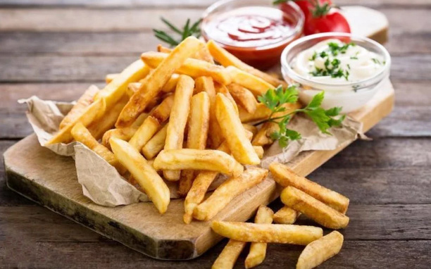 Thành phẩm món khoai tây chiên chiên giòn lâu