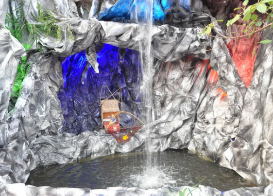 Hang đá có thác nước chảy đẹp