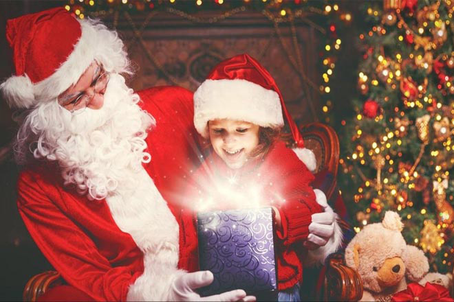 Hình ảnh ông già Noel cùng trẻ em