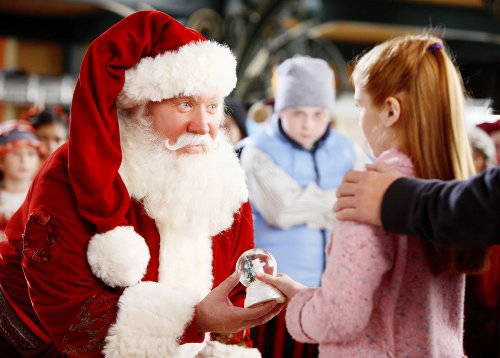 Hình ảnh ông già Noel cùng trẻ em