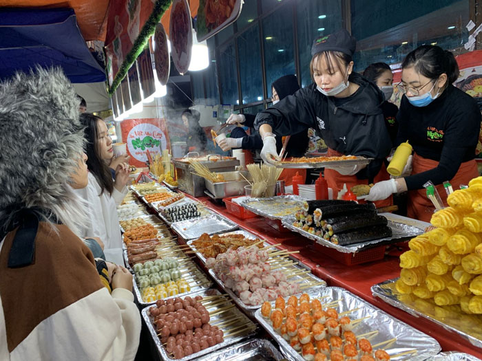 Chợ phiên Giáng Sinh Hoa Lư