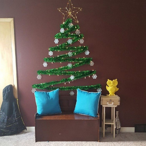 Trang trí Noel lớp mầm non bằng cây thông