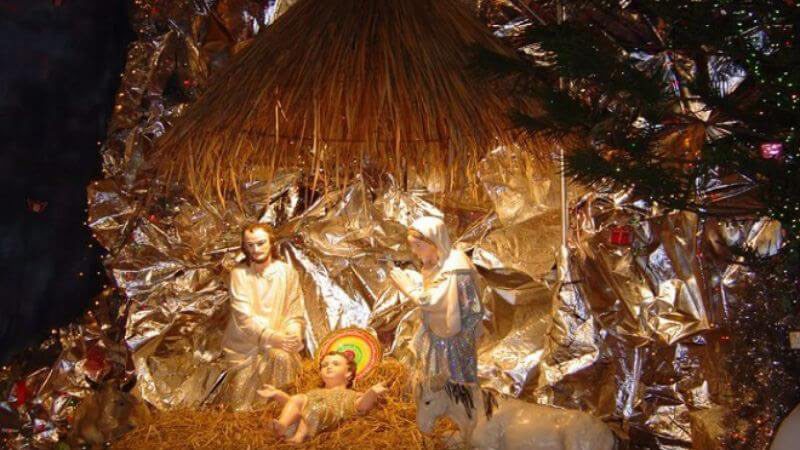 Làm hang đá Giáng Sinh bằng giấy bạc