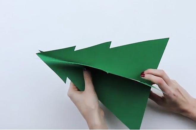 Dùng keo dán để cố định mối nối cây thông được chắc chắn hơn