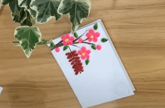 Dán các họa tiết để tạo thiệp chúc Tết 2024