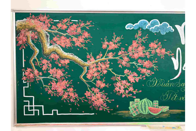 Trang trí bảng lớp ngày Tết đơn giản với hoa đào