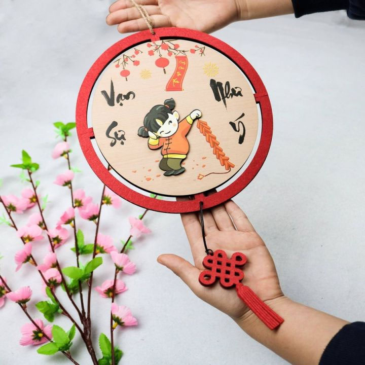 Trang trí góc Tết trường mầm non bằng lộc/liễn treo Tết gỗ