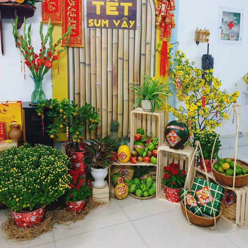 Trang trí Tết lớp mầm non bằng tiểu cảnh vườn hoa