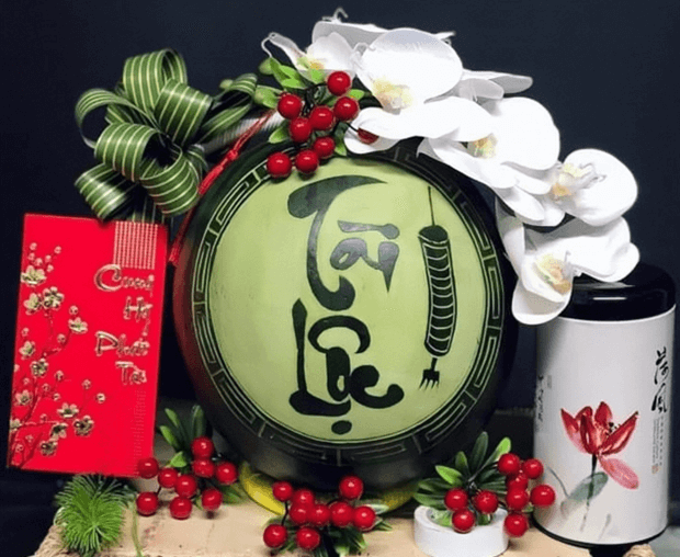 Một số mẫu dưa hấu Tết khắc chữ ý nghĩa