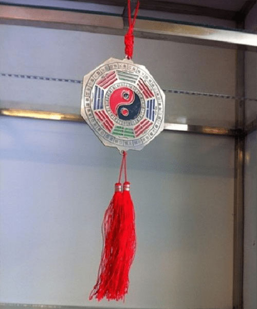 Cách xả xui trong kinh doanh - Treo gương bát quái