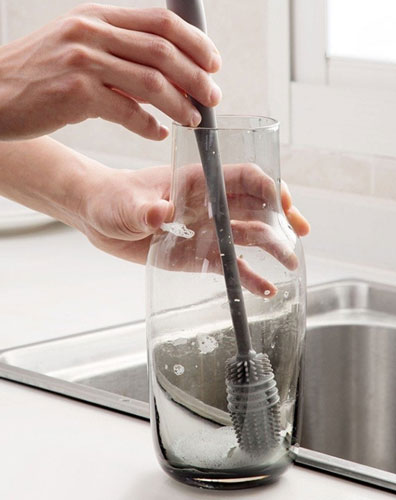 Vệ sinh lọ cắm hoa thật sạch