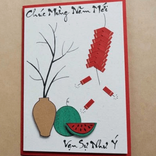 Trang trí cây mai Tết bằng thiệp handmade nhỏ xinh