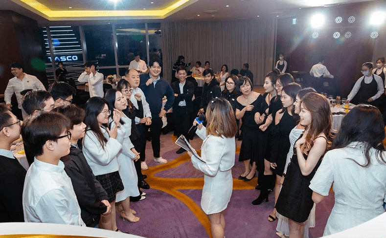 Trò chơi tất niên công ty - Khúc nhạc xuân