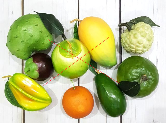 Không cúng bằng hoa quả giả