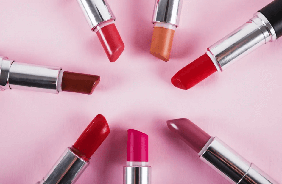 Minigame tiệc tất niên - Tô tranh bằng môi