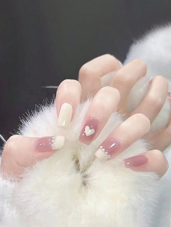 Mẫu nail Tết sang chảnh