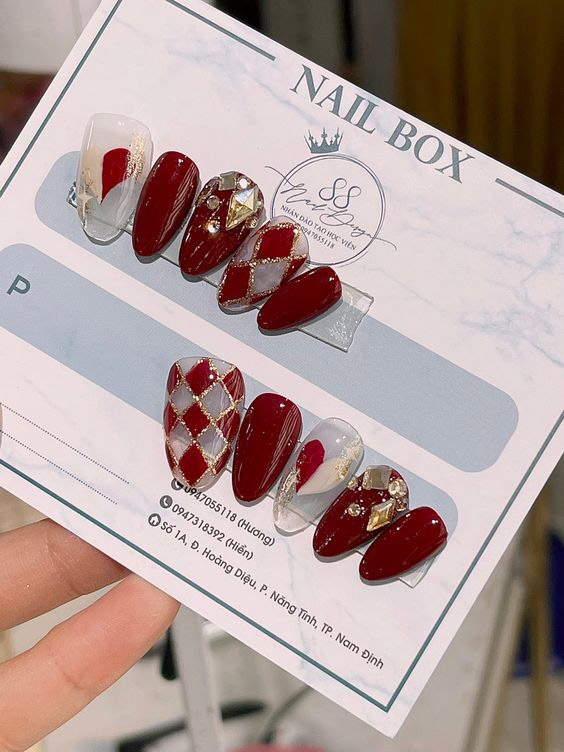 Mẫu nail đỏ Tết