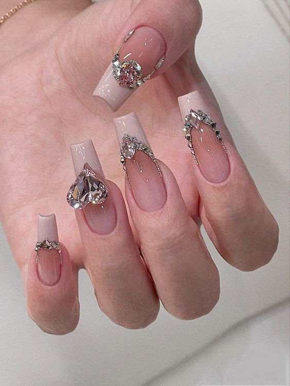 Mẫu nail Tết đính đá