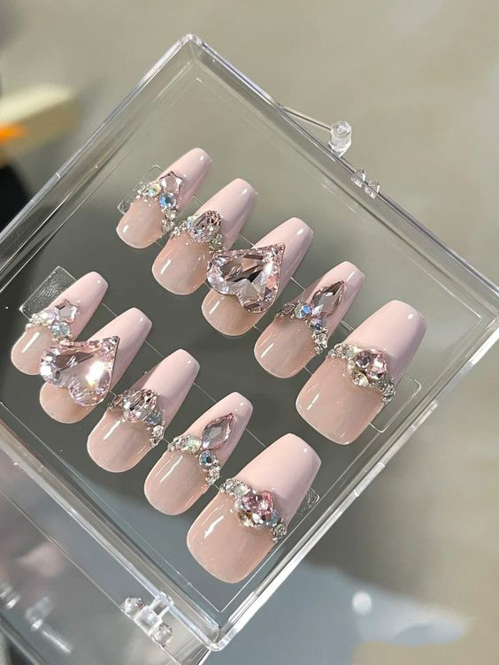 Mẫu nail Tết đính đá