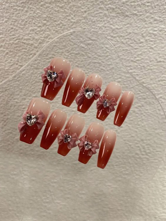 Mẫu nail Tết đính đá