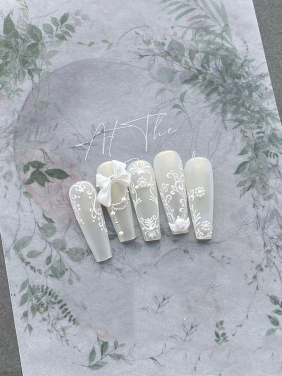 Mẫu nail Tết màu trắng