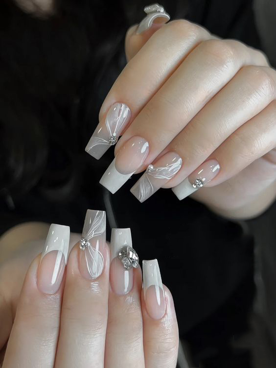 Mẫu nail Tết màu trắng