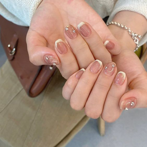 Mẫu nail Tết cho cô nàng cổ điển