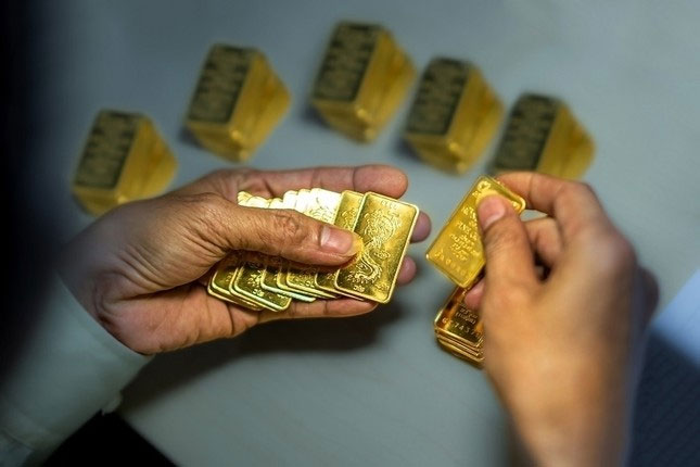 Mua vàng, bạc hoặc vật phẩm phong thủy ngày vía Thần Tài