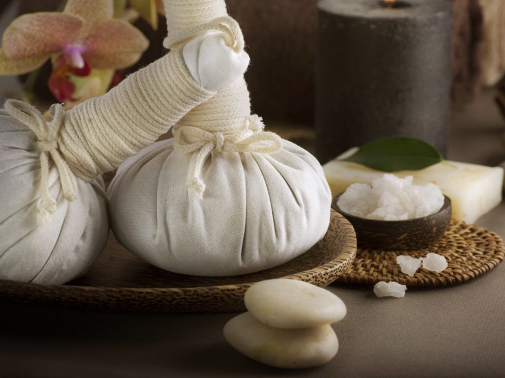 Cách làm túi chườm nóng thảo dược 