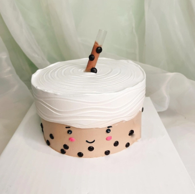 Mẫu bánh sinh nhật bựa cho nữ