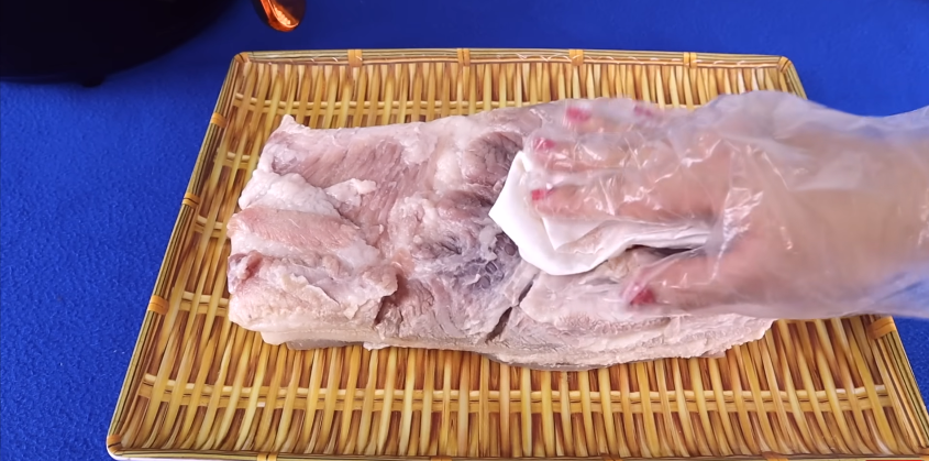 Làm heo quay bằng nồi chiên không dầu