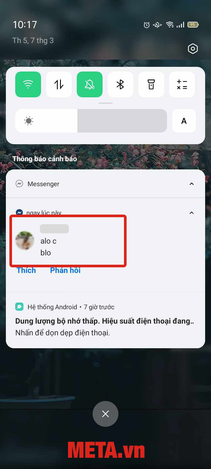 Tin nhắn hiển thị bên ngoài màn hình giúp người xem dễ dàng
