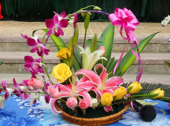 Mẫu cắm hoa 8/3 chủ đề Hoa yêu thương