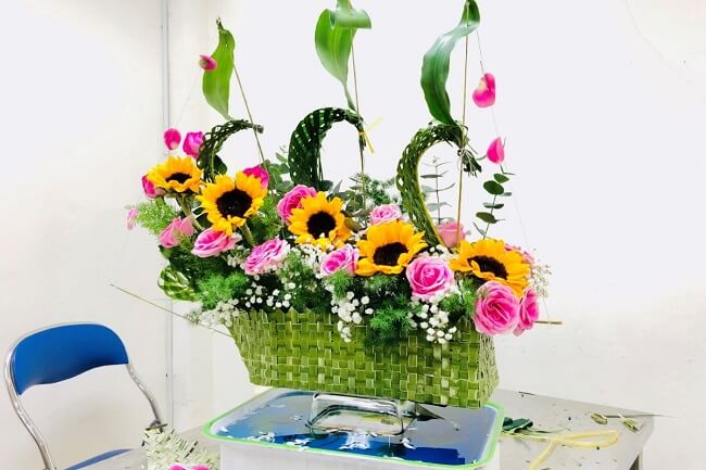 Mẫu cắm hoa ngày 8/3 chủ đề Thuyền hoa