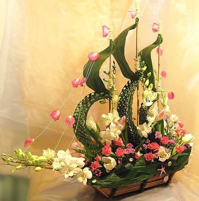 Mẫu cắm hoa 8/3 hình thuyền