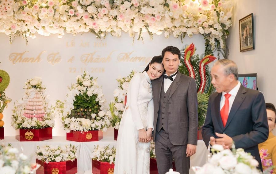 Đại diện nhà gái, nhà trai phát biểu trong lễ ăn hỏi