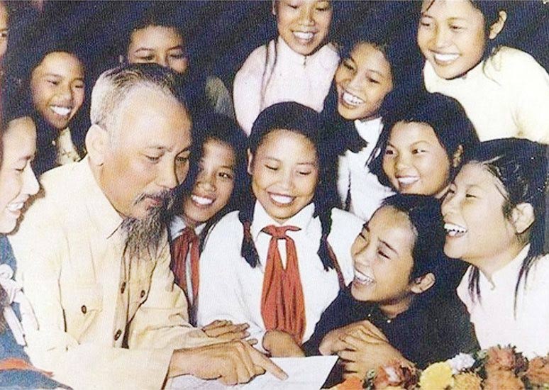 Hình ảnh Quốc tế Thiếu nhi của các em nhỏ bên Bác Hồ