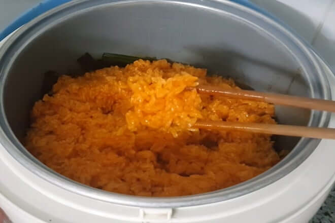 Xới đều xôi gấc