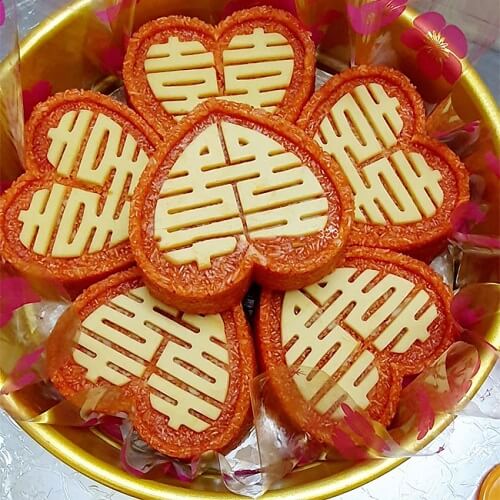 Xôi gấc đậu xanh hình trái tim