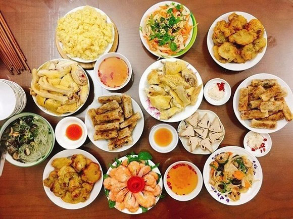 Mâm cơm cúng gia tiên rằm tháng 7