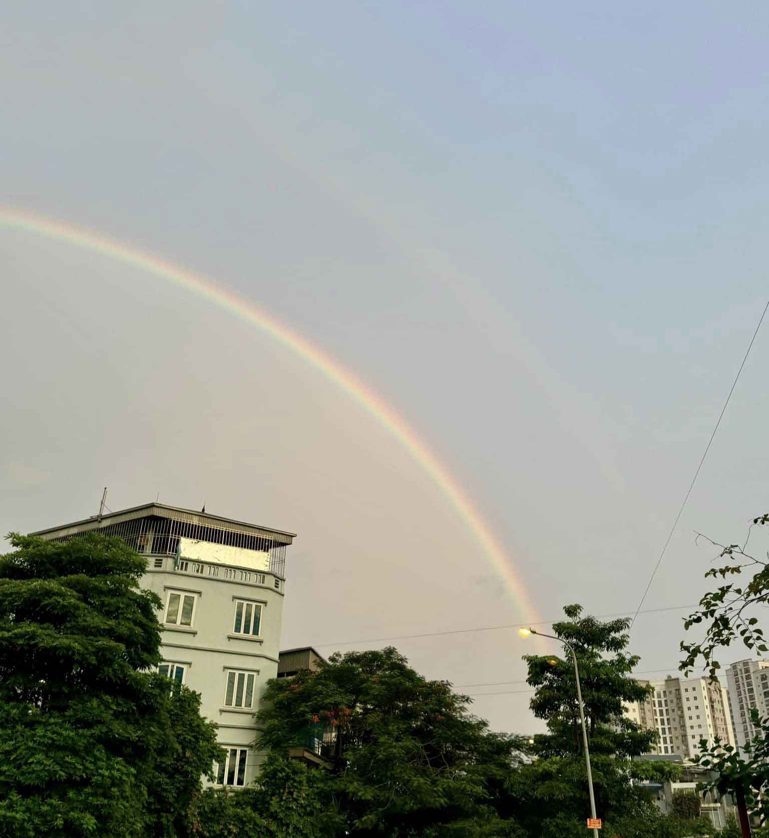 Hình ảnh 7 sắc cầu vồng trên bầu trời