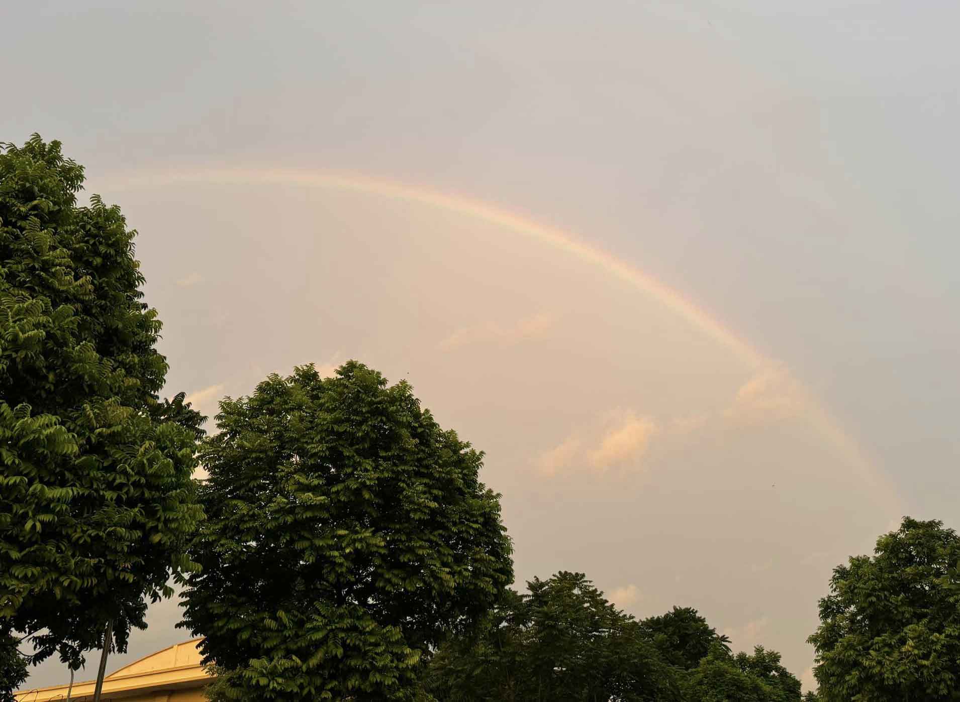 Hình ảnh 7 sắc cầu vồng cực đẹp trên bầu trời