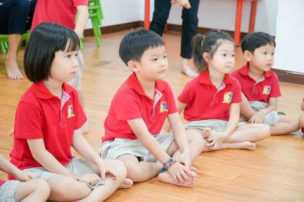 Stt đi học mầm non hài hước