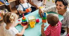 Stt ngày đầu tiên bé đi nhà trẻ, cap đi học mầm non hay nhất