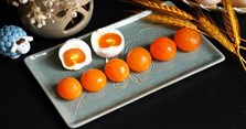 3 Cách làm trứng muối tại nhà ngon, nhanh gọn, không bị tanh