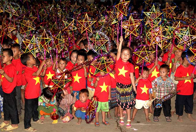 Hình ảnh rước đèn Trung Thu