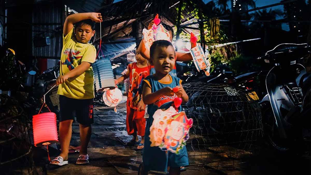 Ảnh các em nhỏ rước đèn