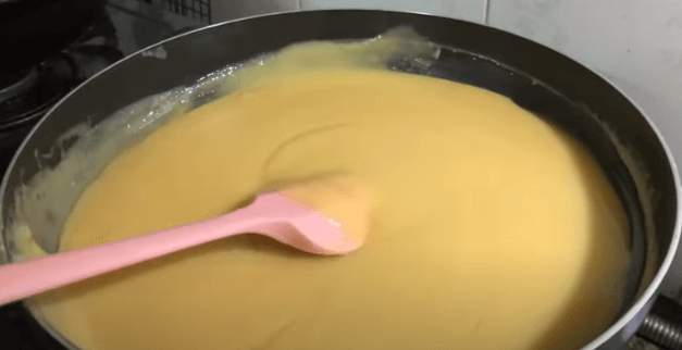 Sên đậu xanh trên chảo chống dính