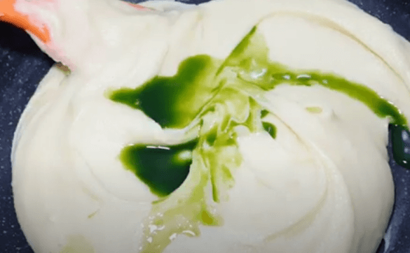 Thêm nước cốt lá dứa vào đậu xanh