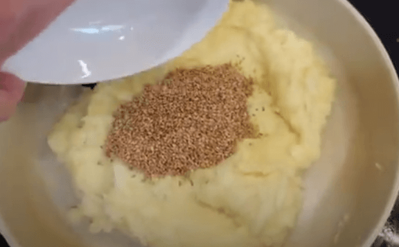 Thêm dừa sợi, mè rang vào đậu xanh